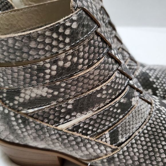 Fergalicious faux snake print ankle boots Size 6 - Picture 11 of 12